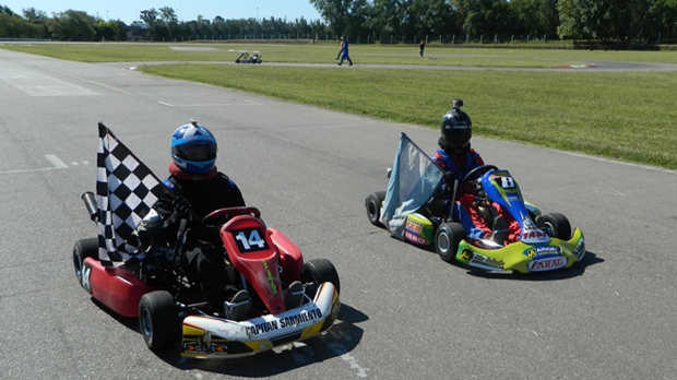 Genaro Costa ganador de 150 4T y su escolta Mauro Colaberardino de Salto